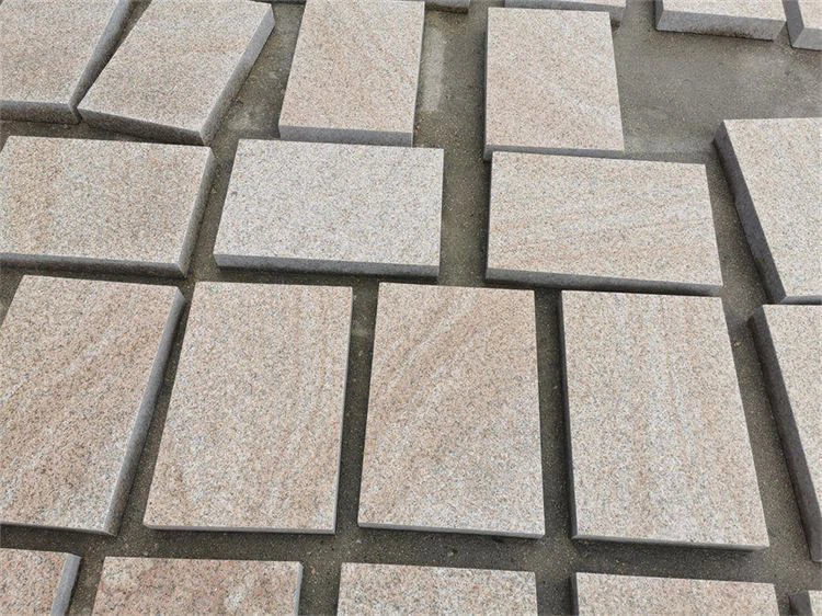 Terrasse mit Steinfliesen im Freien