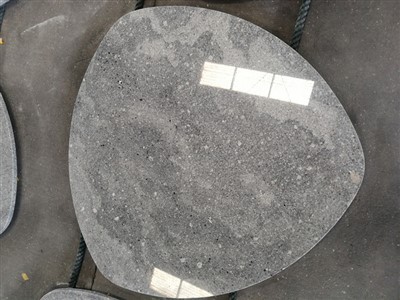 Granittisch für den Außenbereich