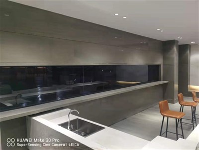 Hellgraue Quarzit-Arbeitsplatten