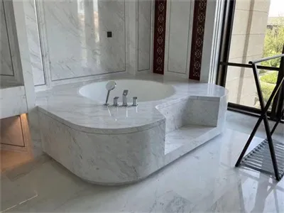 Marmorboden und Wandfliesen Badezimmer