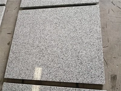 Weiße funkelnde Granitfliesen